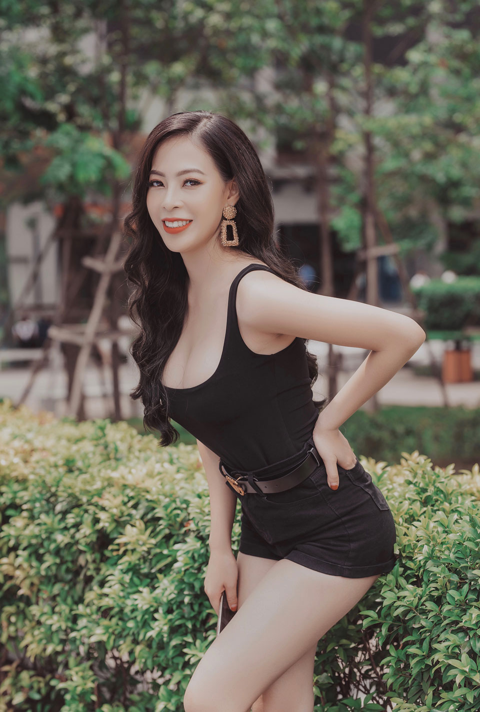 /UserFiles/miss/miss2019/DinhThuyDuongCenInvest/Dinh-Thuy-Duong-(6).jpg